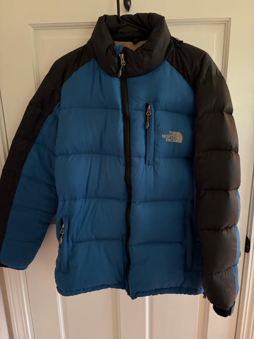 North Face Vintage Summit Series Color Block Puffer Coat. Large Blue/Blk. EUC!